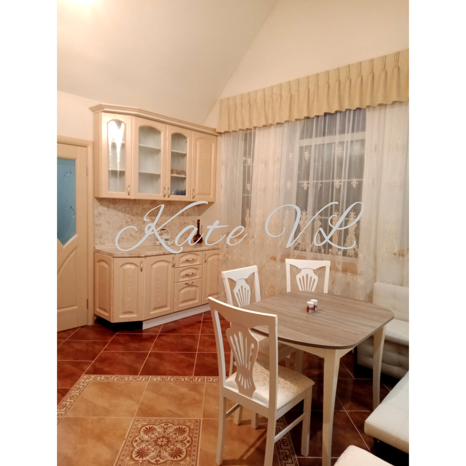 квартира, интерьер, обеденная группа, деревянный стол на кухню, декор столовой