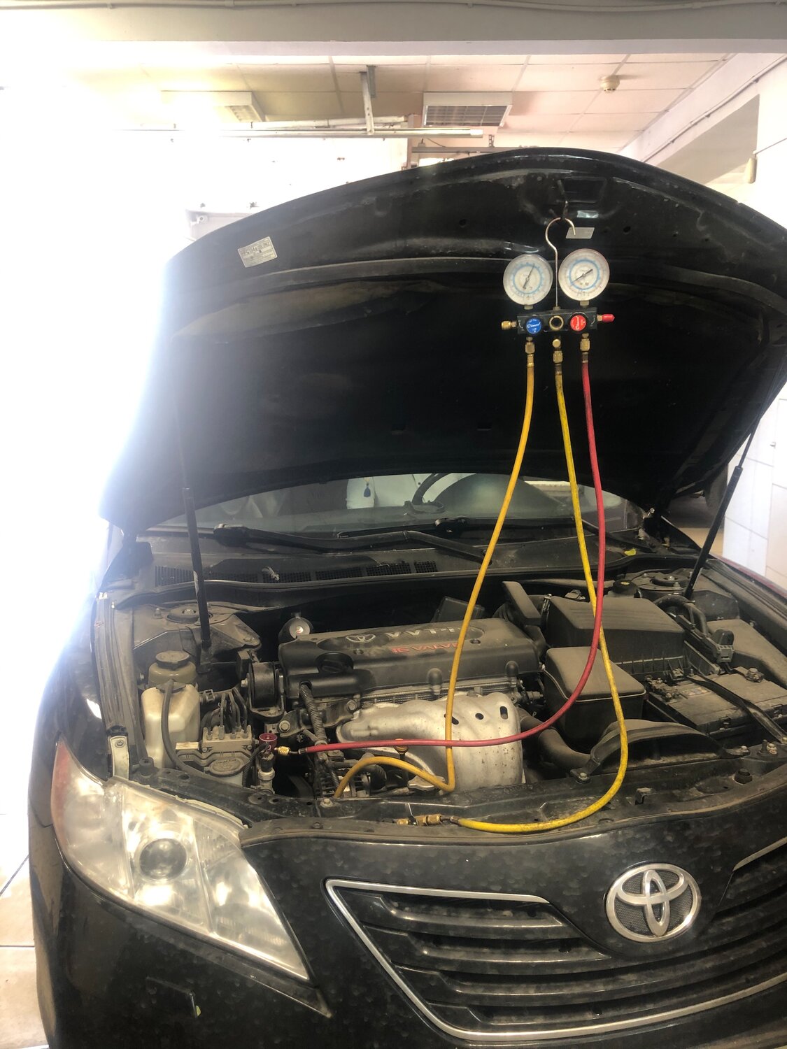 заправочные штуцера кондиционера рено меган 2, заправка кондиционера subaru tribeca, бмв 520d заправочные штуцера кондиционера, додж калибр заправочные штуцера кондиционера, toyota camry 40 заправка кондиционера