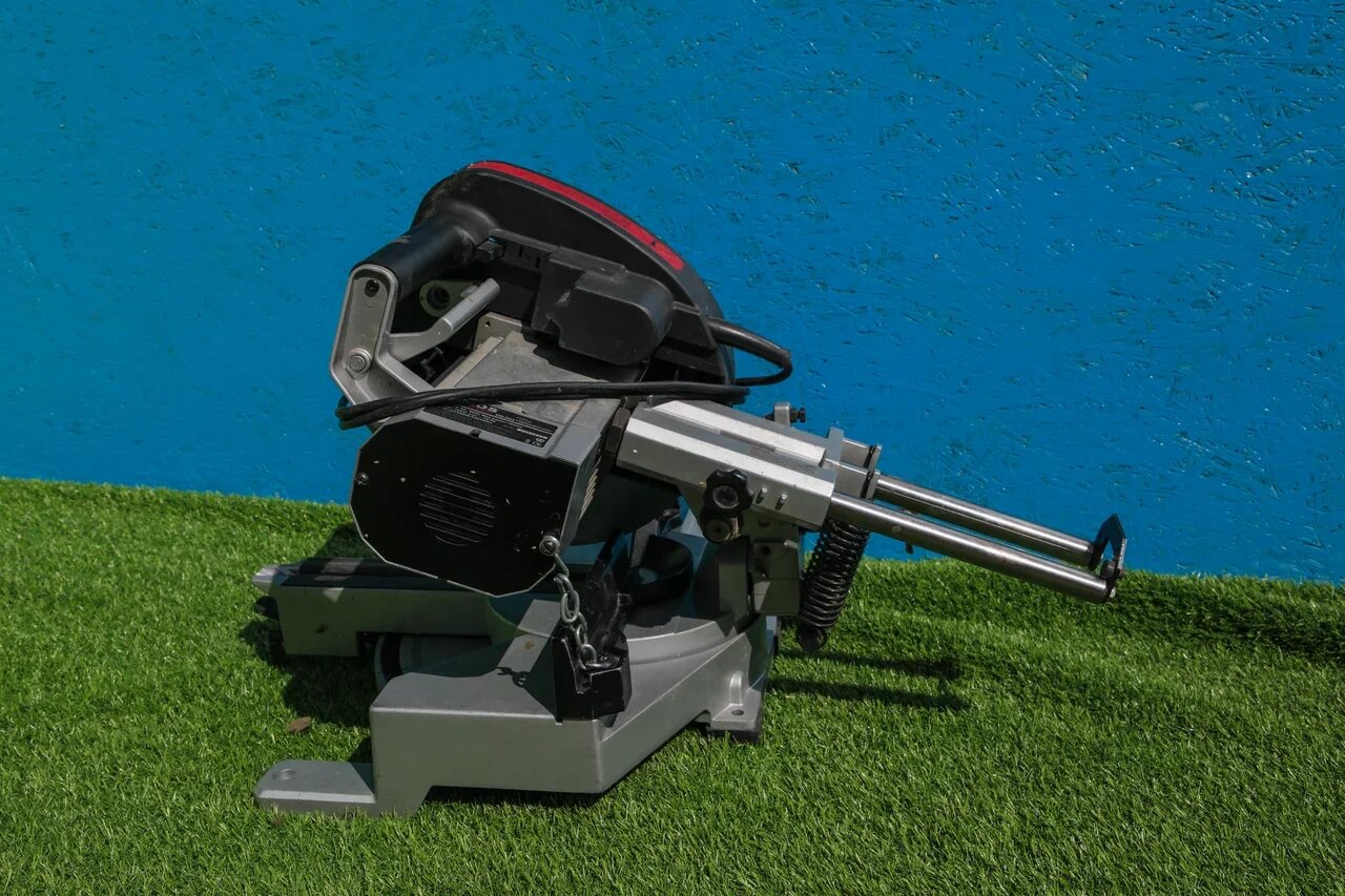 торцовочная пила, пила торцовочная milwaukee 6955-20, торцовочная пила elmos ems 254, комбинированная торцовочная пила с протяжкой, торцовочная пила makita lh1200fl