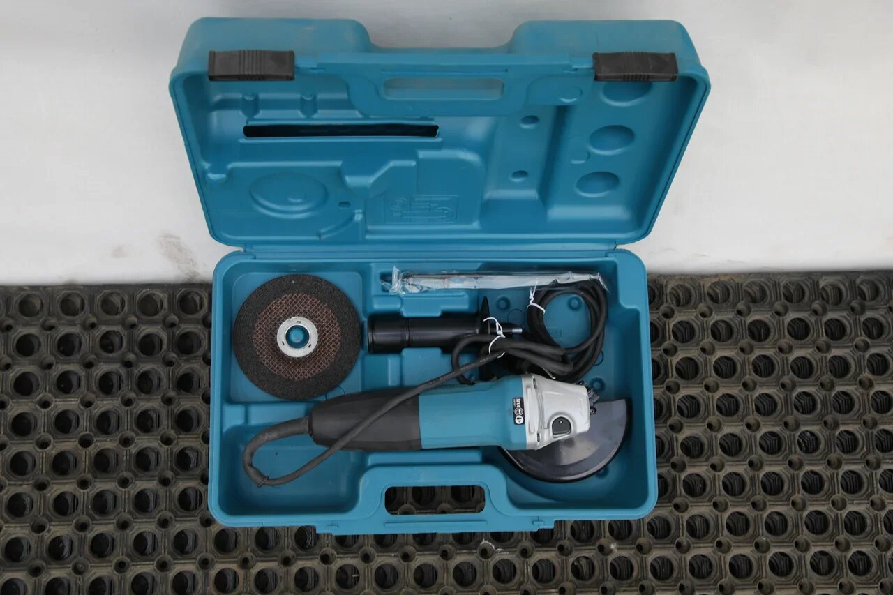 makita ga5030k, макита ga5030, makita ga5030k кейс, макита 5030 открытая, макита 95 58