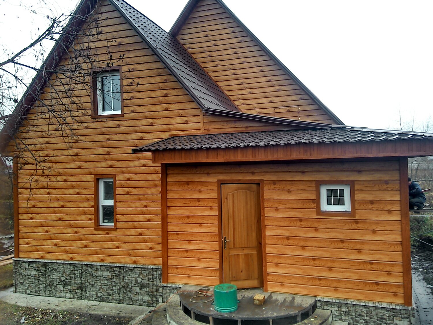 деревянный дом, дом, фронтон сайдинг бревно, коттедж, блок хаус