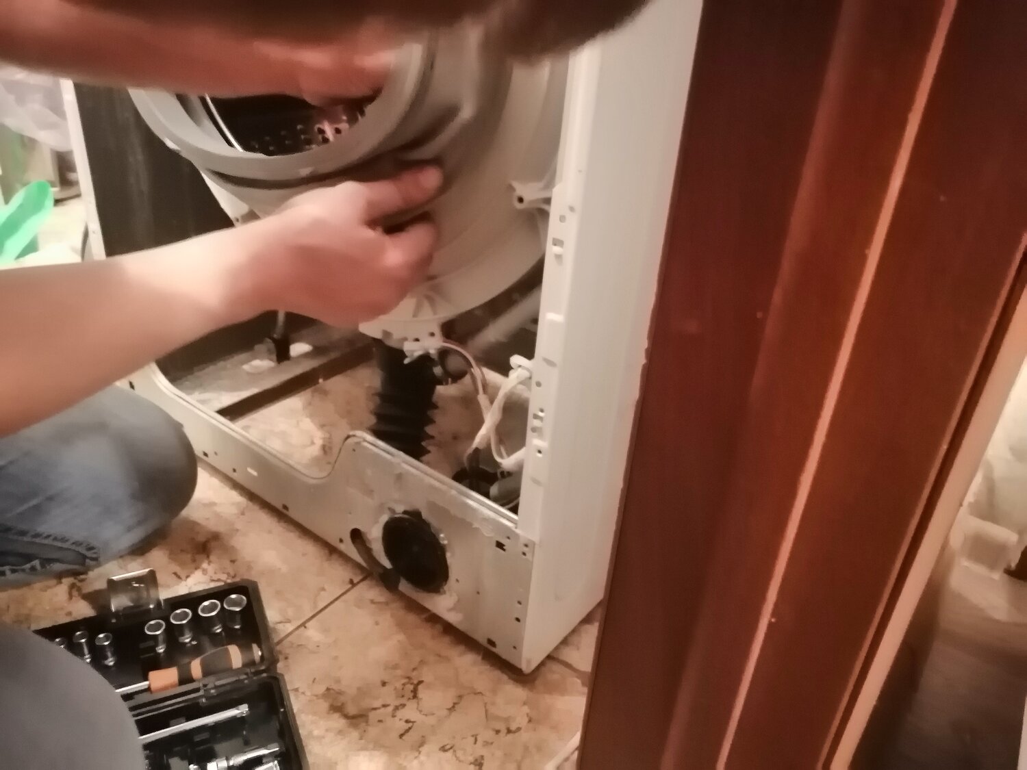стиральная машина, газовый котел вайлант слить воду, стиральная машина аристон трубка аварийного слива, бытовая техника, починка стиральной машинки