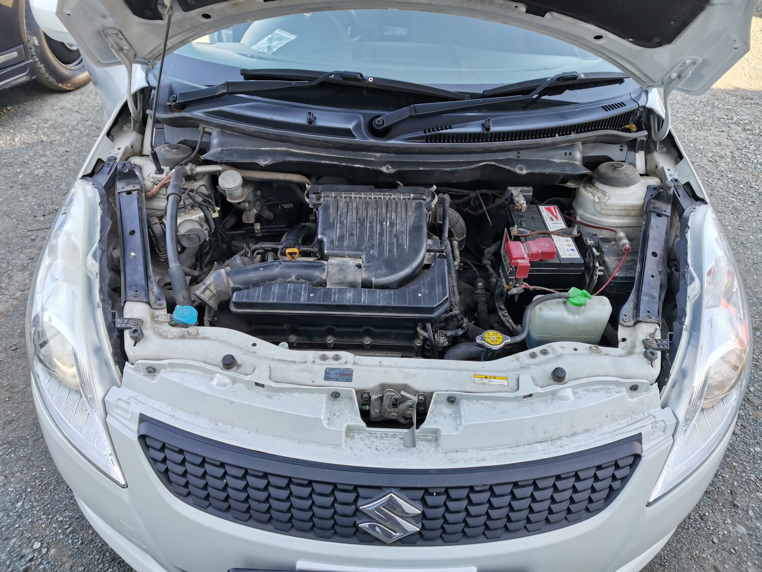 кия рио 3 открытый капот, сузуки свифт моторный отсек, мотор киа рио 3, suzuki swift акб 2005 1.3, ravon r4 под капотом