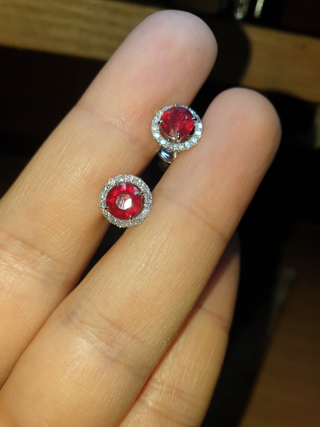 украшение, пусеты с рубинами, серьги с рубином, украшения с рубином натуральным, элегантные серьги с рубином