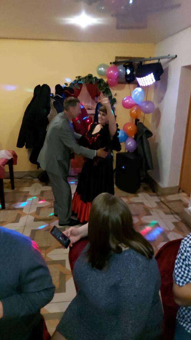 в школе, детский сад, на свадьбе, праздничный, утренник