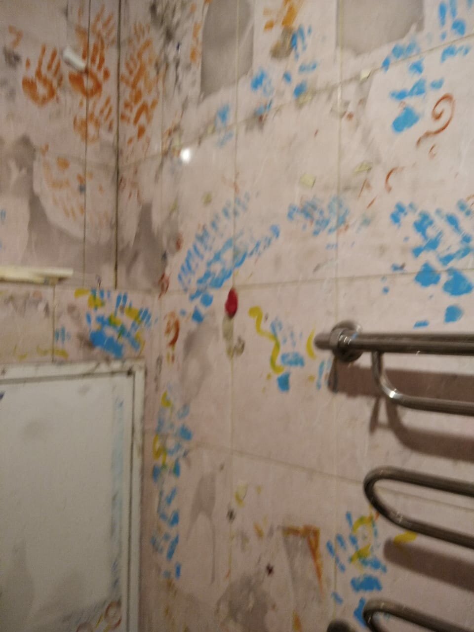 полотенцесушитель, трубы под полотенцесушитель, полотенцесушитель водяной не нагревается, вешалка на змеевик в ванной, полотенцесушитель для хрущевки