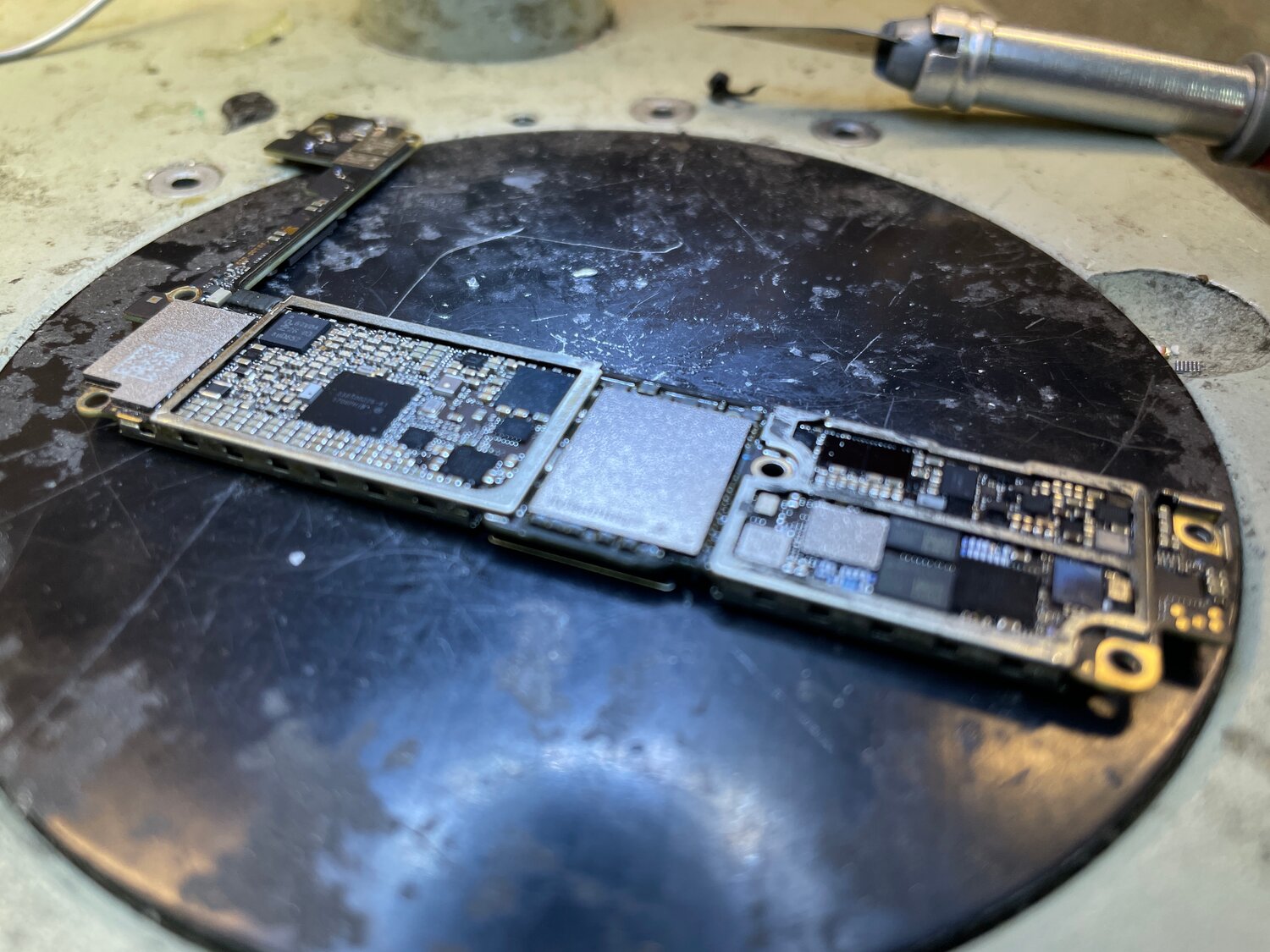 iphone 7 модем qualcomm, модем айфон 6, перекатка модема iphone 6s, пайка платы iphone, iphone 6s модем