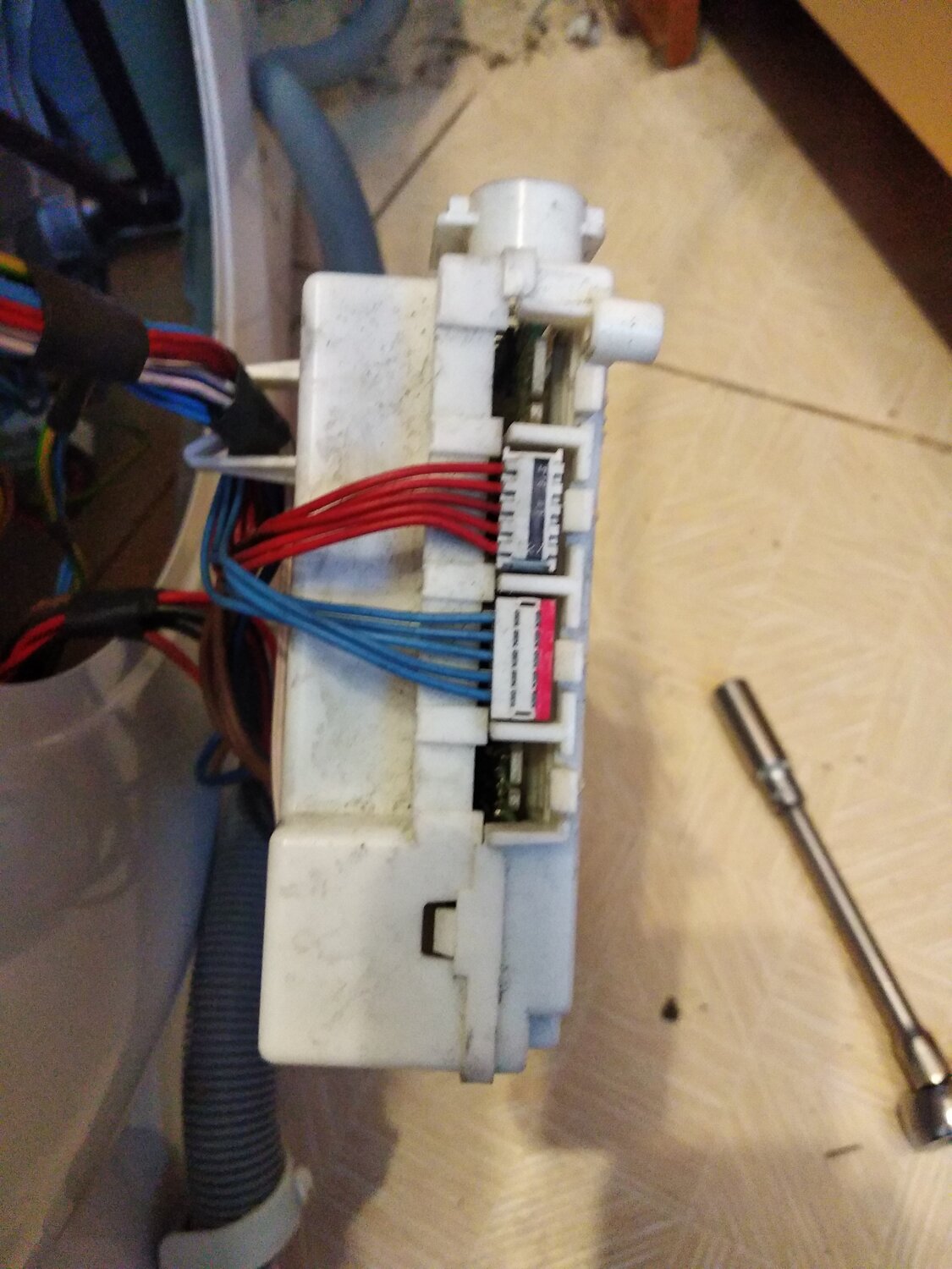 модуль электроники indesit wisl 62, wiun 102 модуль управления, колодка эл. дв. стиральной машины, соединение проводки на двигатель стиральной машины бош, деталь