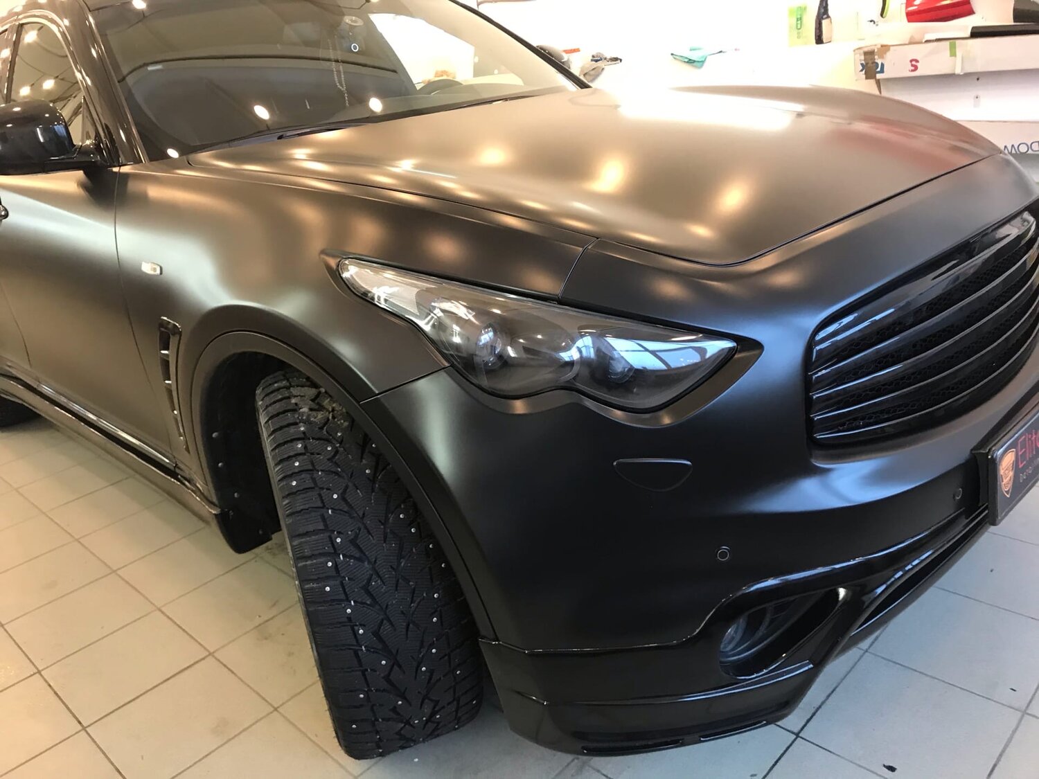 автомобиль, авто, infinity qx70 в черной матовой пленке, оптика инфинити qx70, mercedes e63 черный сатин