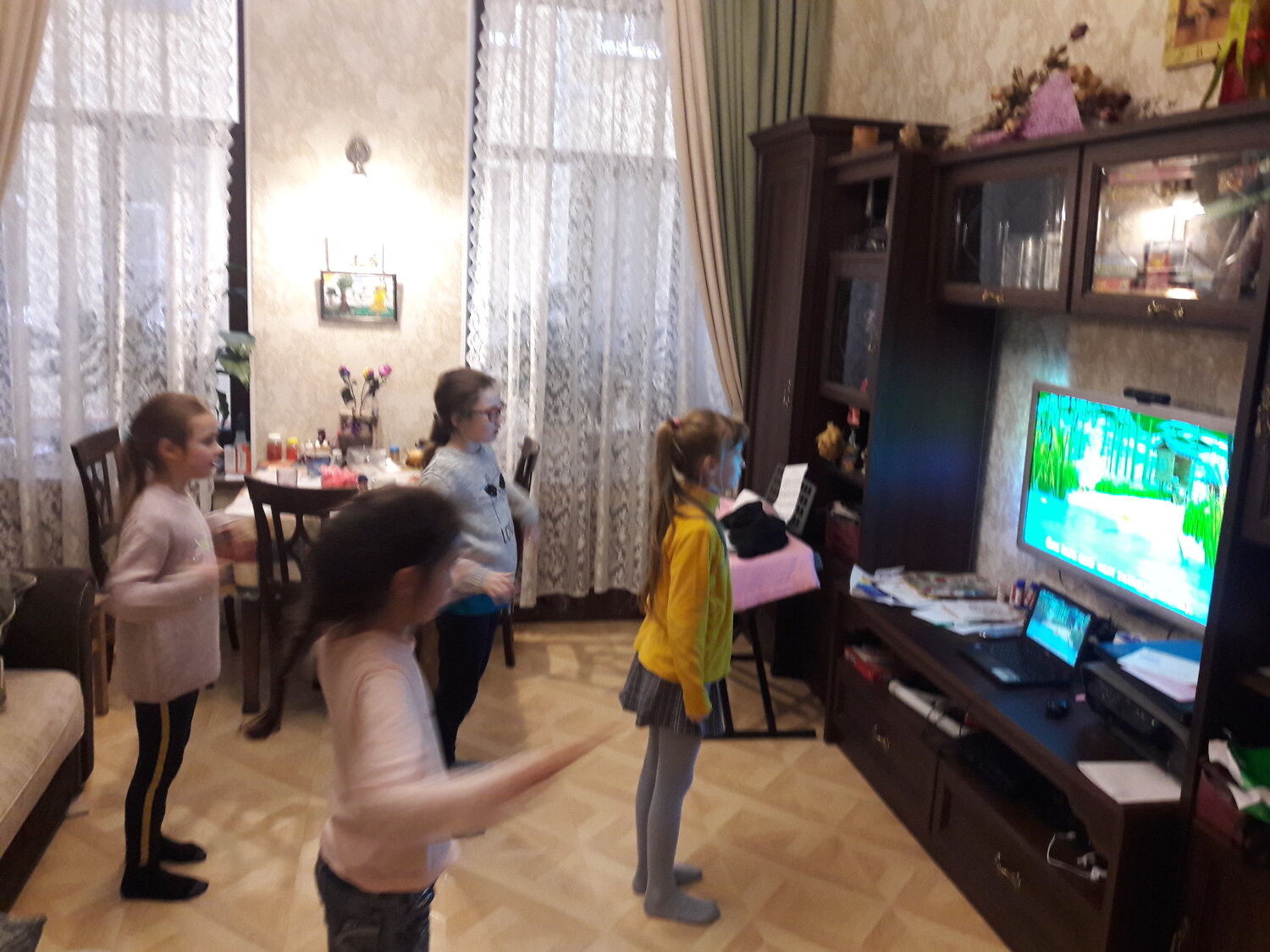 детский сад, школьный праздник, телек, школьная, в школе