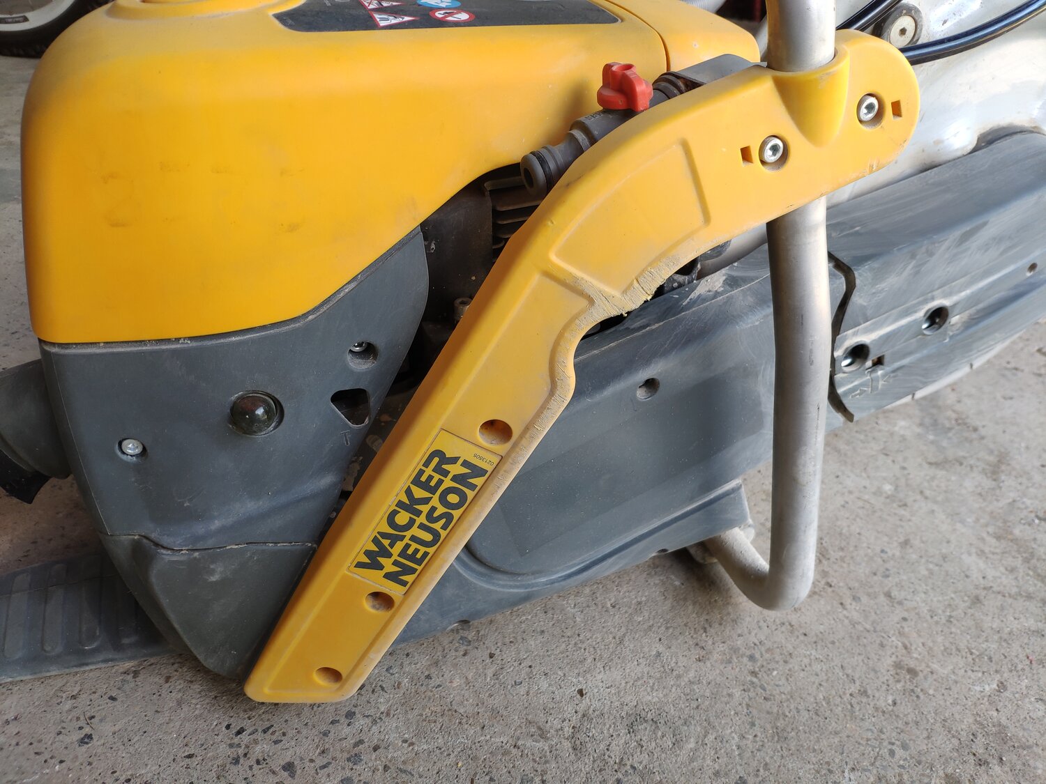 wacker neuson бензорез цлендир гильзы, бензорез bts 635 wacker neuson, дисковая ручная пила wacker neuson bts 1035 l3, быстросъем jcb 3cx переднего ковша, бензопила partner r11
