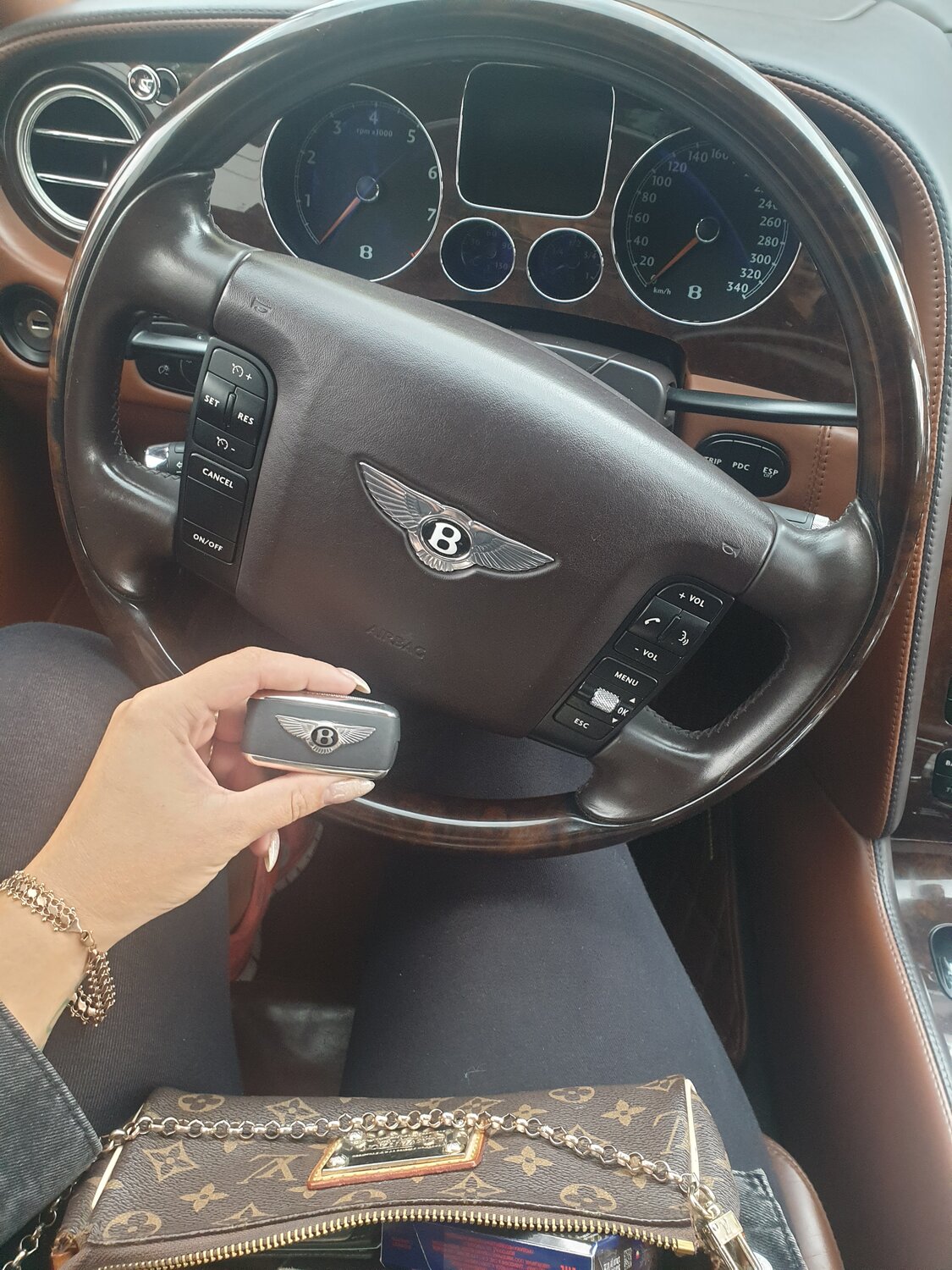 руль камри v50, руль камри 50 два цвета, руль тойота прадо 150, руль тойота лк 200, автомобиль