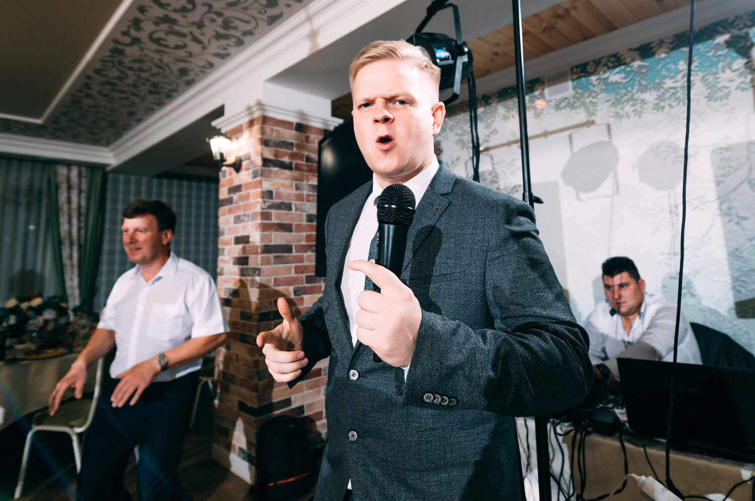 ведущий на свадьбу, человек, ведущий, дмитрий беляуш уфа ведущий, мужчина