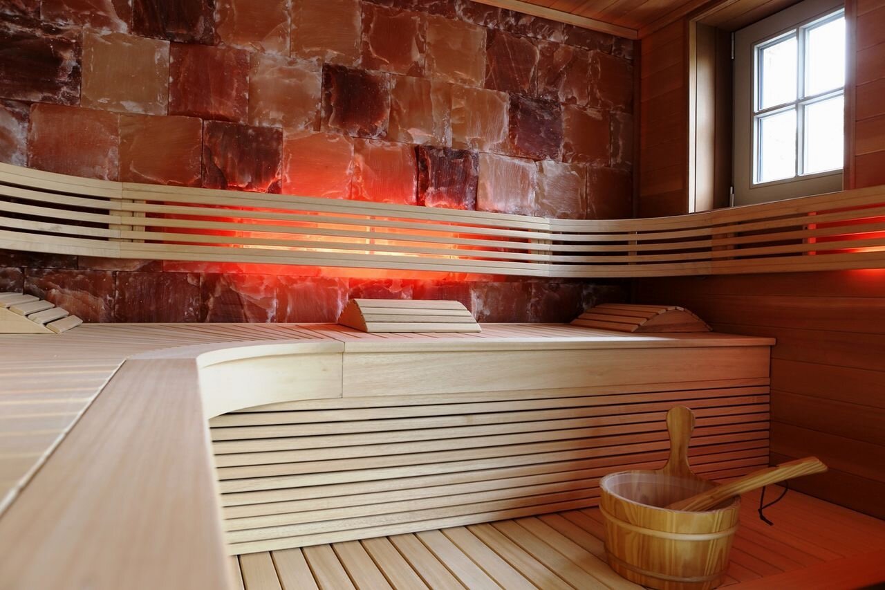 дизайн сауны, финская сауна whensa spa k9752, гималайская соль канадский кедр, отделка сауны, гималайская соляная баня