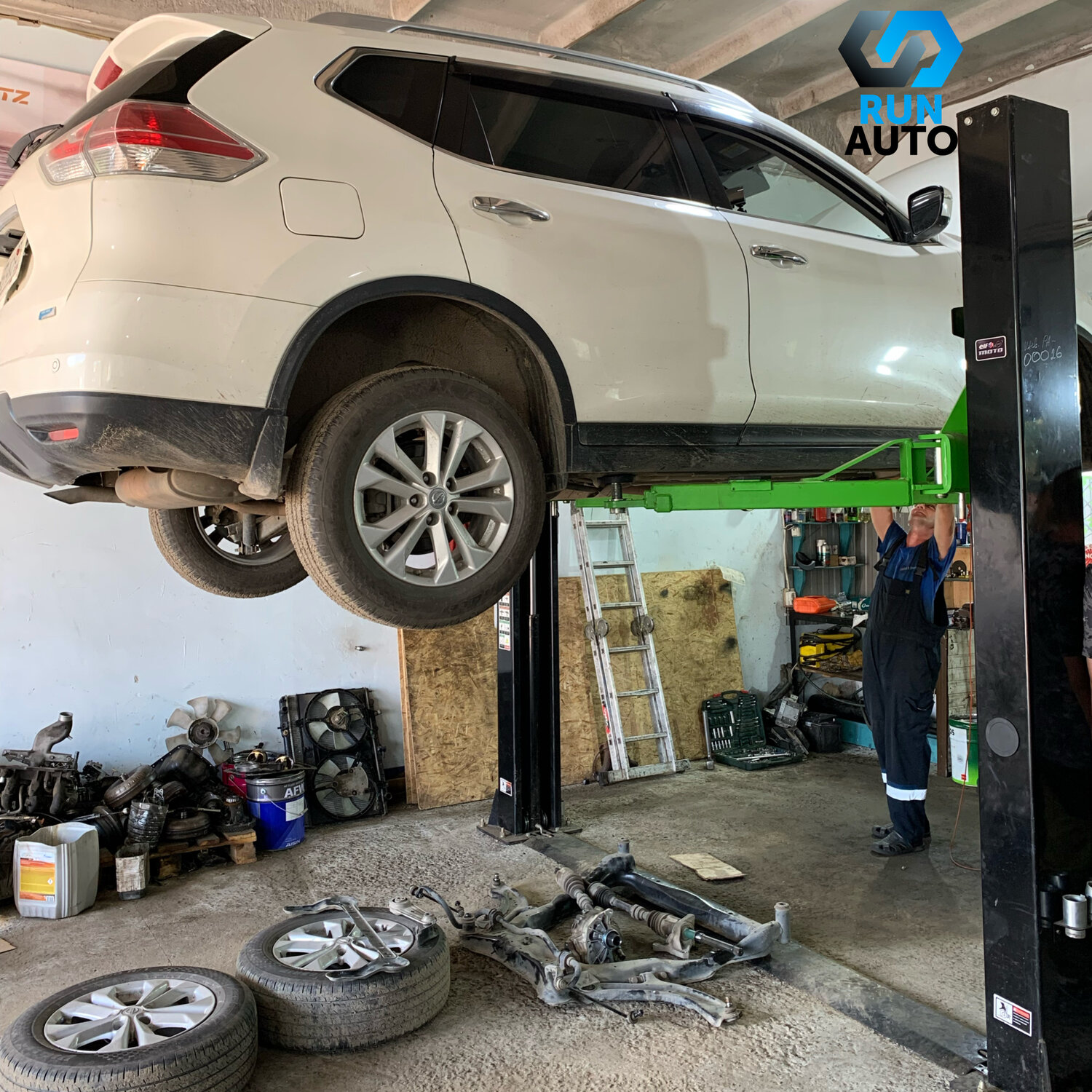 автосервис, техцентр, автотехцентр, honda cr-v 3 на подъемнике, hyundai creta на подъемнике