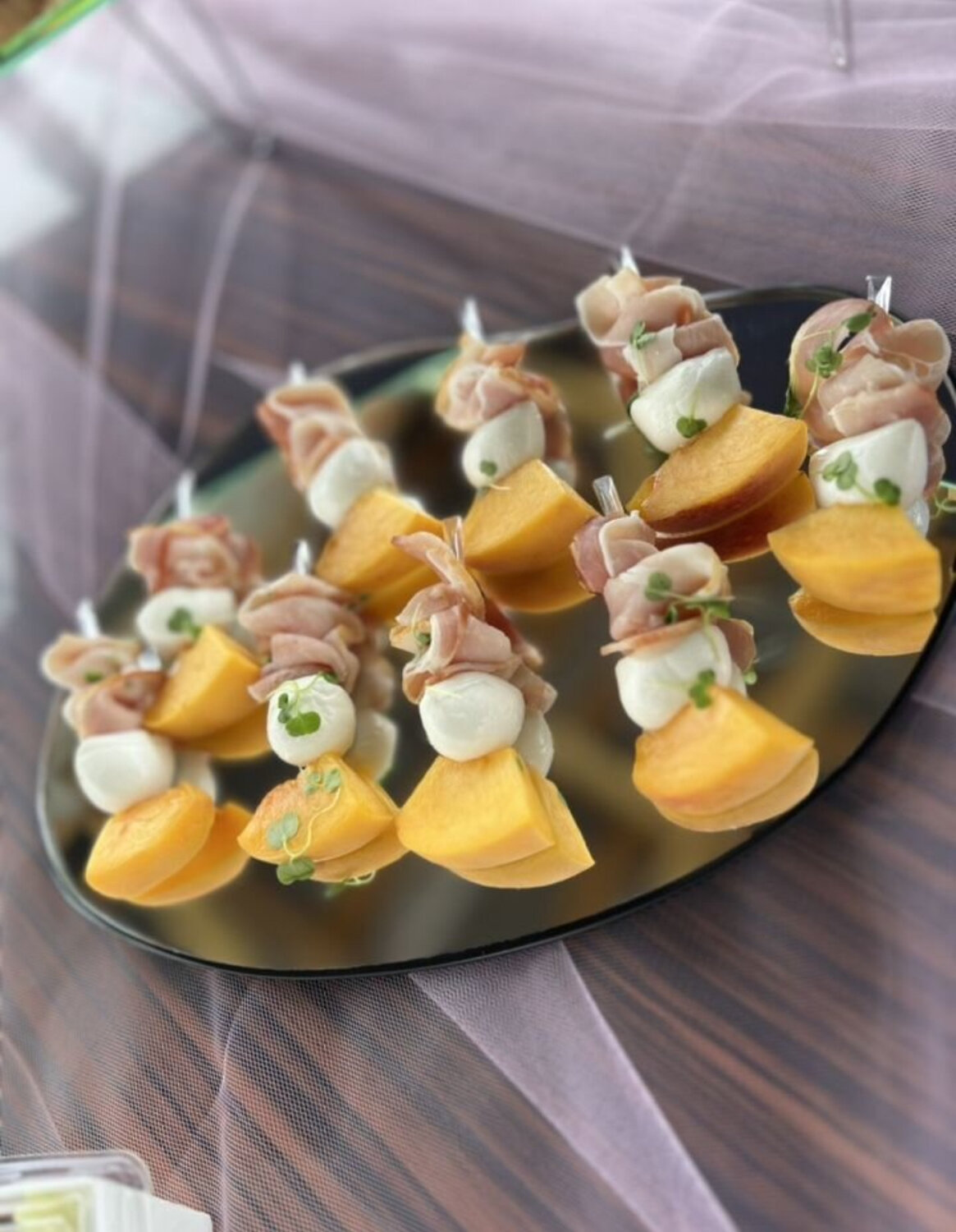 канапе хамон с дыней, канапе с пармской ветчиной и ананасом, канапе с пармской ветчиной, закуска, закуска для фуршета