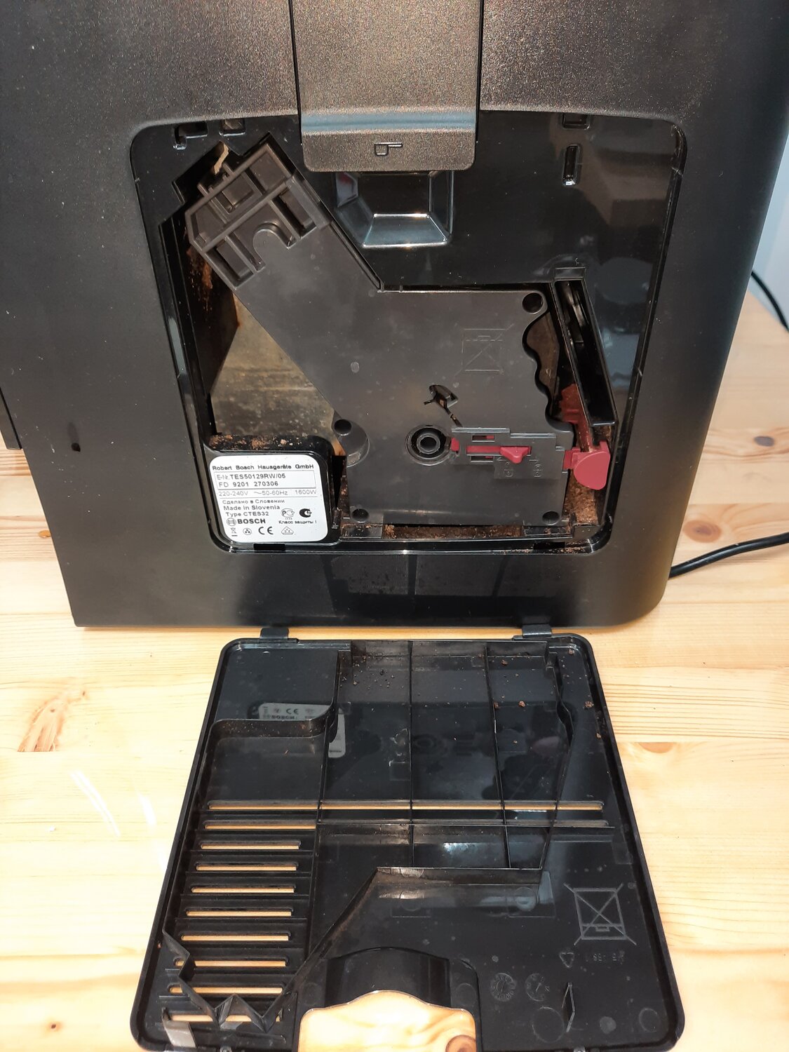 кофеварка delonghi вынуть заварочный блок, выдвижной отсек кофемашина бош, melitta caffeo solo заварочный блок, кофемашина бош саеко, кофемашина bosch 515