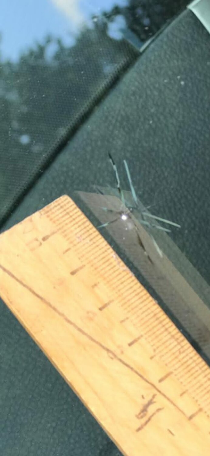 скол на лобовом, скол, скол звезда на лобовом стекле, скол на закаленном стекле, ремонт сколов