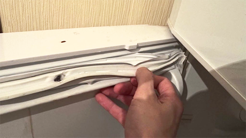 уплотнитель для морозильной камеры vestfrost bkf 355, уплотнитель для холодильника, порвалась резинка на двери холодильника, уплотнительные резинки на двери, уплотнительная резинка для холодильника