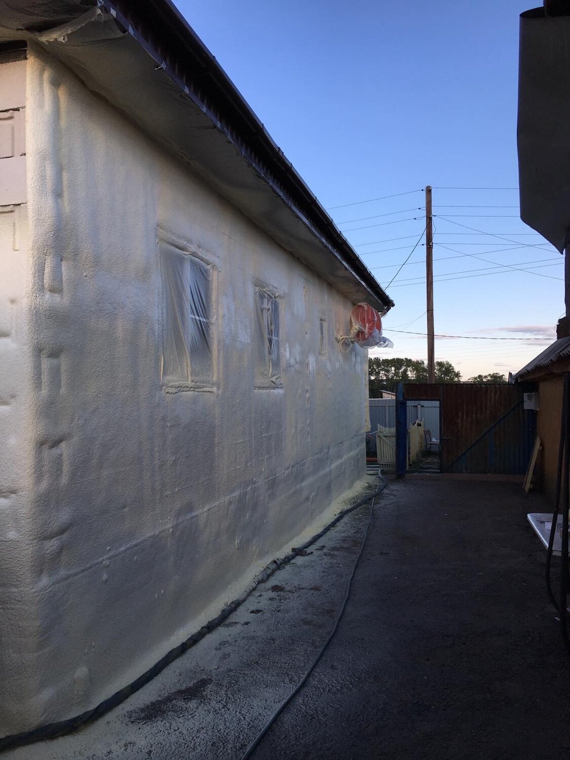 кирпичный гараж, утепление пенополиуретаном, утепление дома, утепление пенополиуретаном оренбург, дачный дом