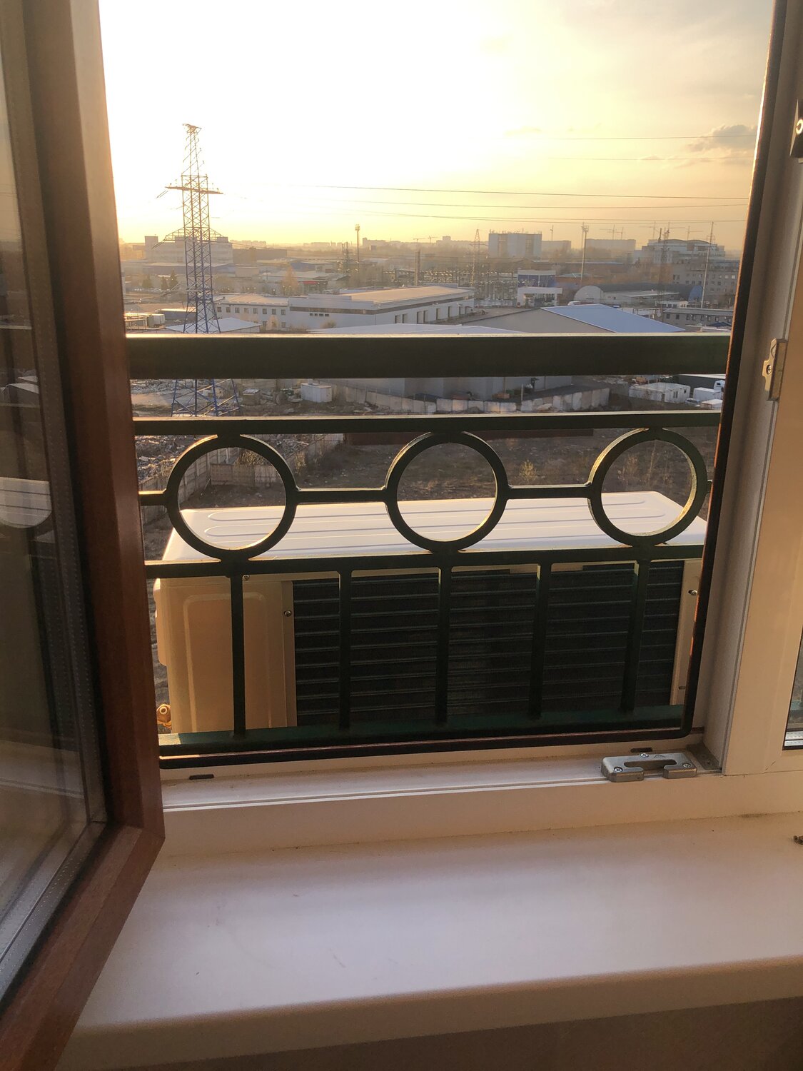 окно, виды из окна, балкон, квартира на улице, квартира