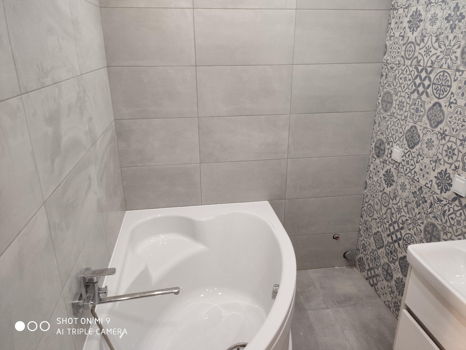светло серая плитка, плитка lara mei, плитка, плитка kerama marazzi коллиано, плитка настенная