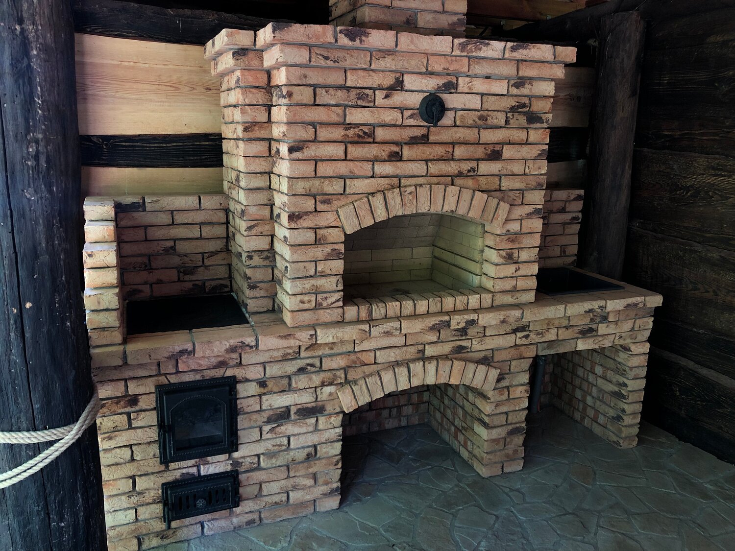 барбекю комплекс из кирпича, печи камины барбекю, печь барбекю, барбекю комплекс кирпич донские зори, уличные камины печи мангалы