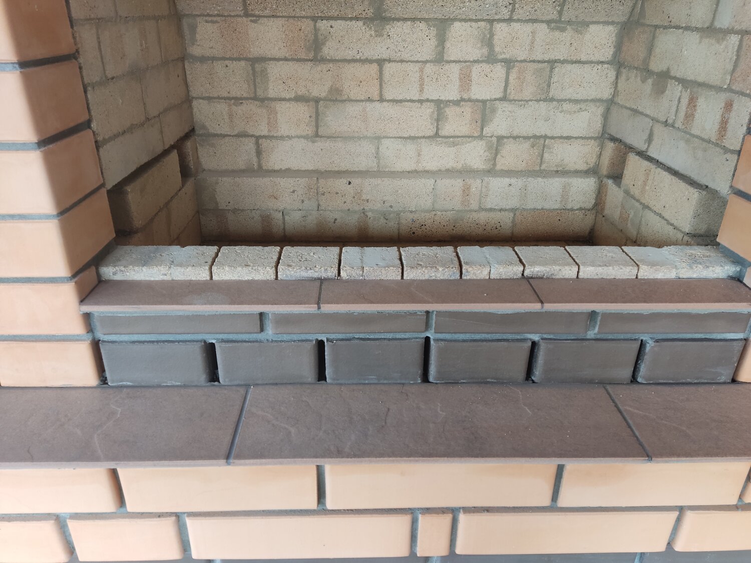 барбекю из шамотного кирпича, мангал из кирпича без раствора, камин мангал из кирпича, мангал из кирпича, барбекю из облицовочного кирпича