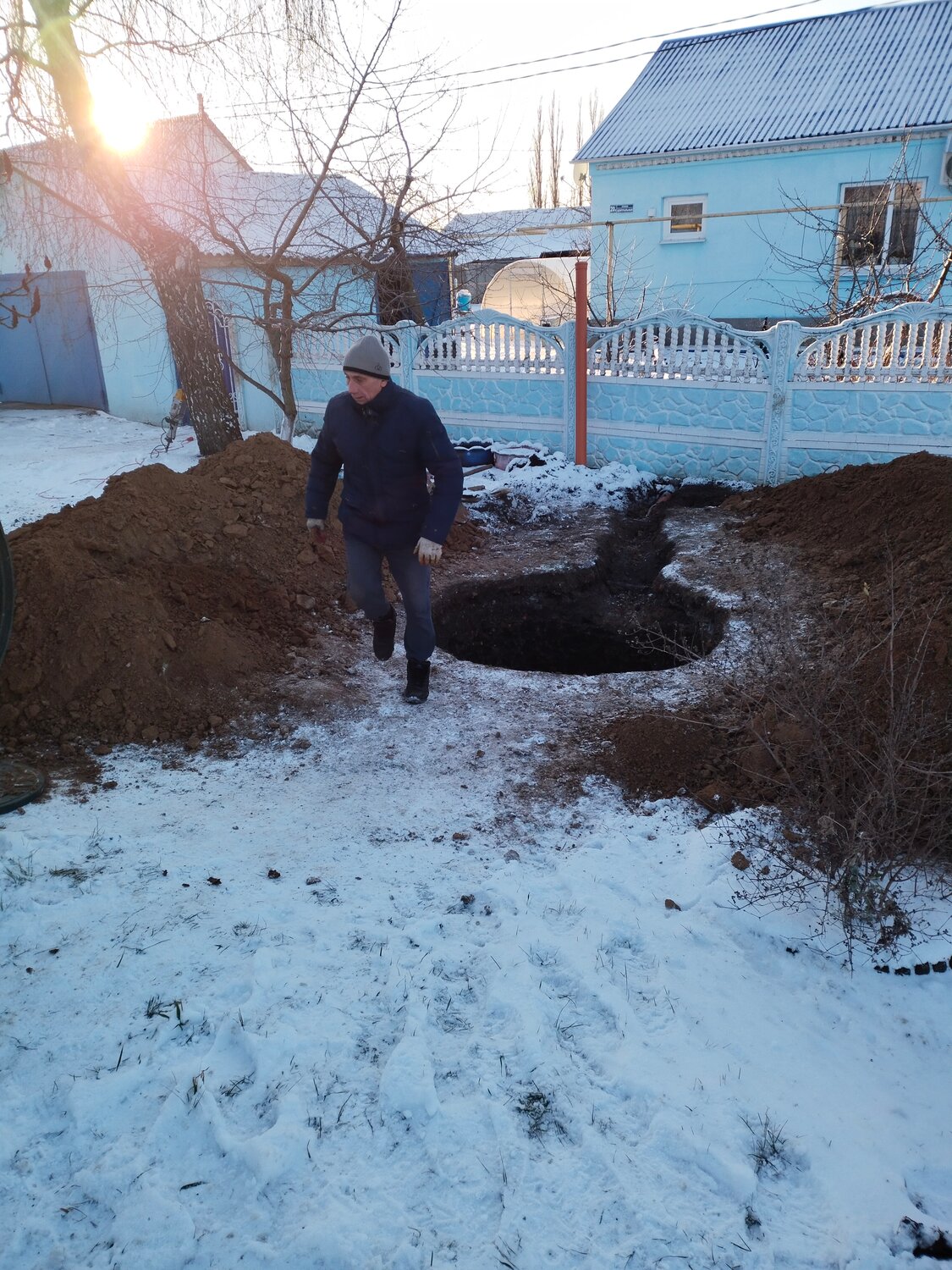 копка колодцев, разнорабочий зимой, септик на даче, монтаж септика, чистка колодца