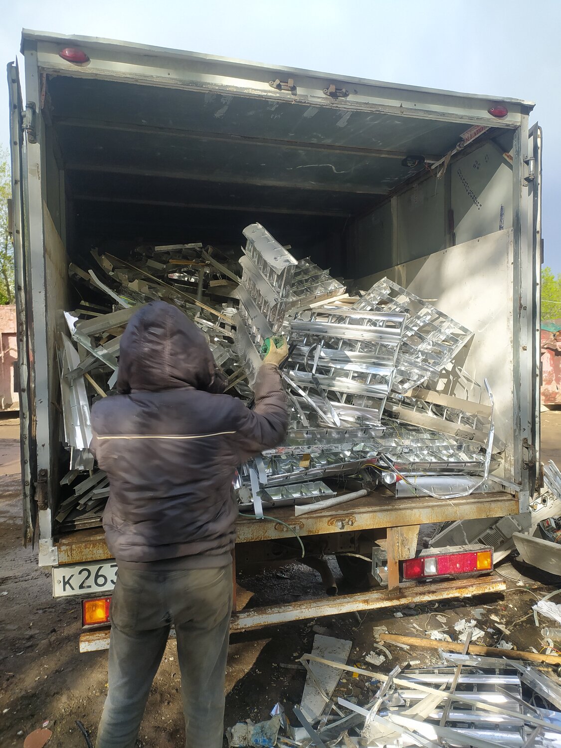 металлолом газель закрытая, вывоз, вывоз мусора, вывоз металлолома, газель с грузчиками