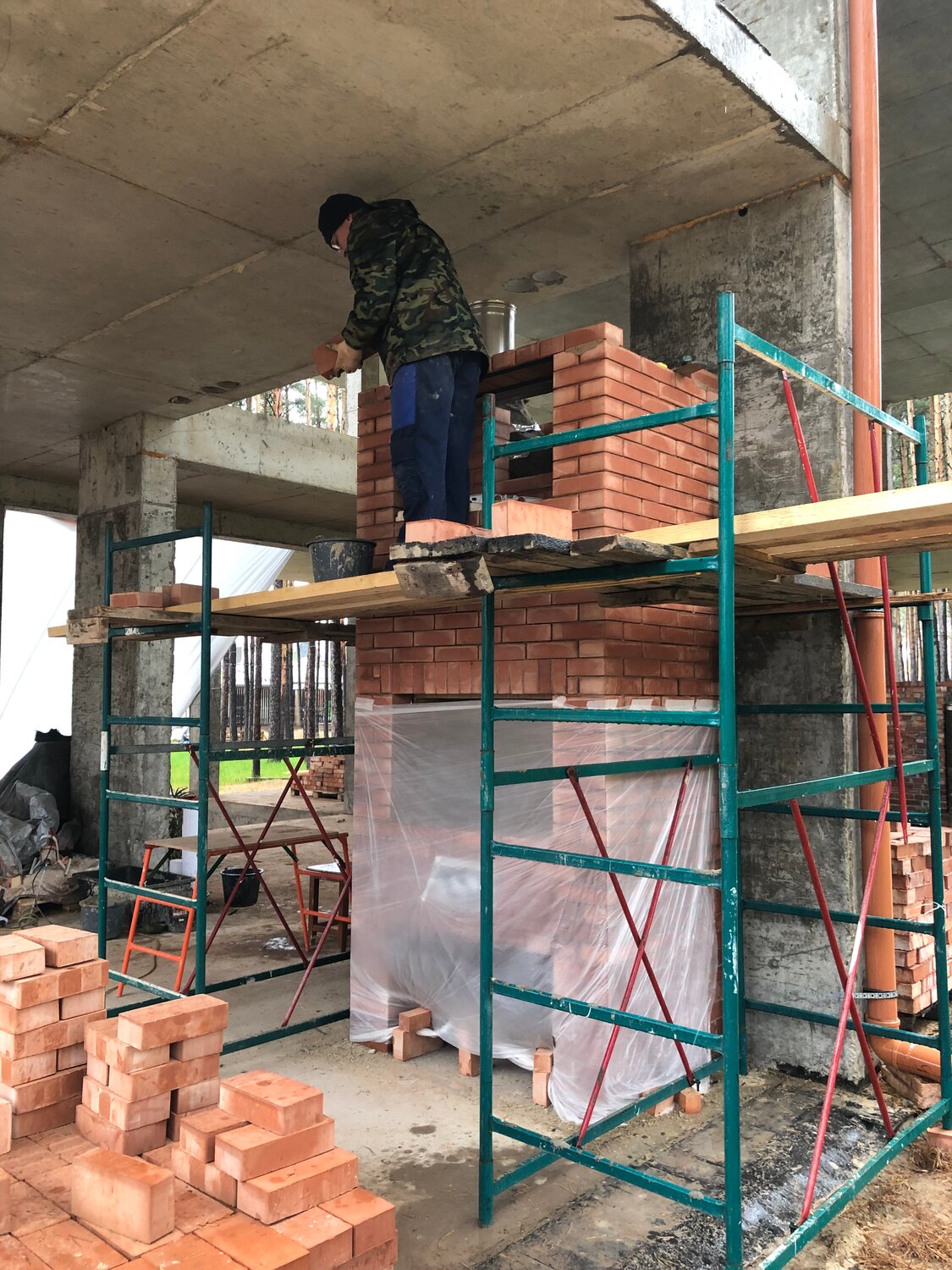 здание в здании, строительные леса, строительный, строительные леса для кирпичной кладки, строительный комплекс
