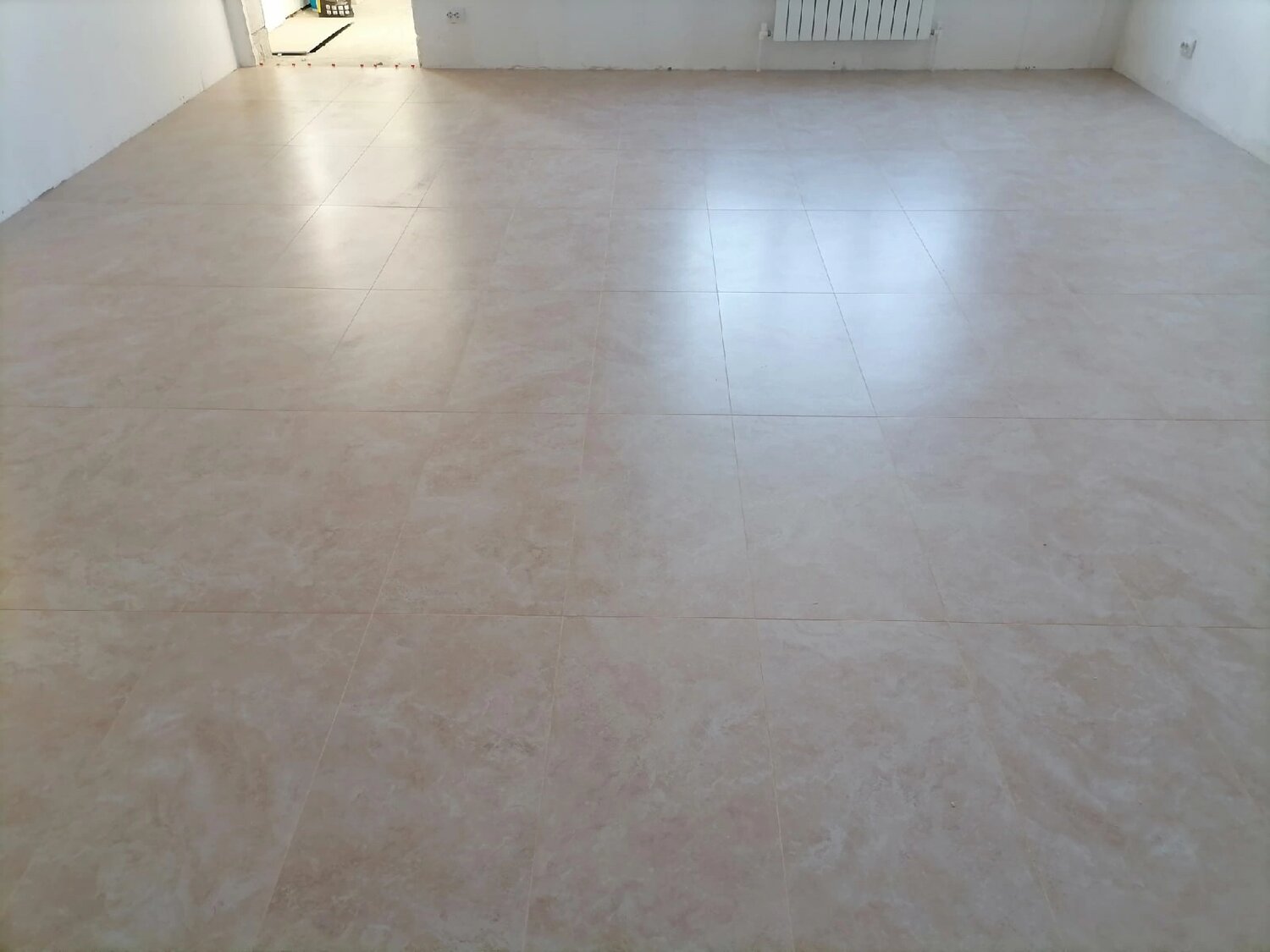 пол керамогранит, ламинат, пвх плитка, плитка на пол, линолеум