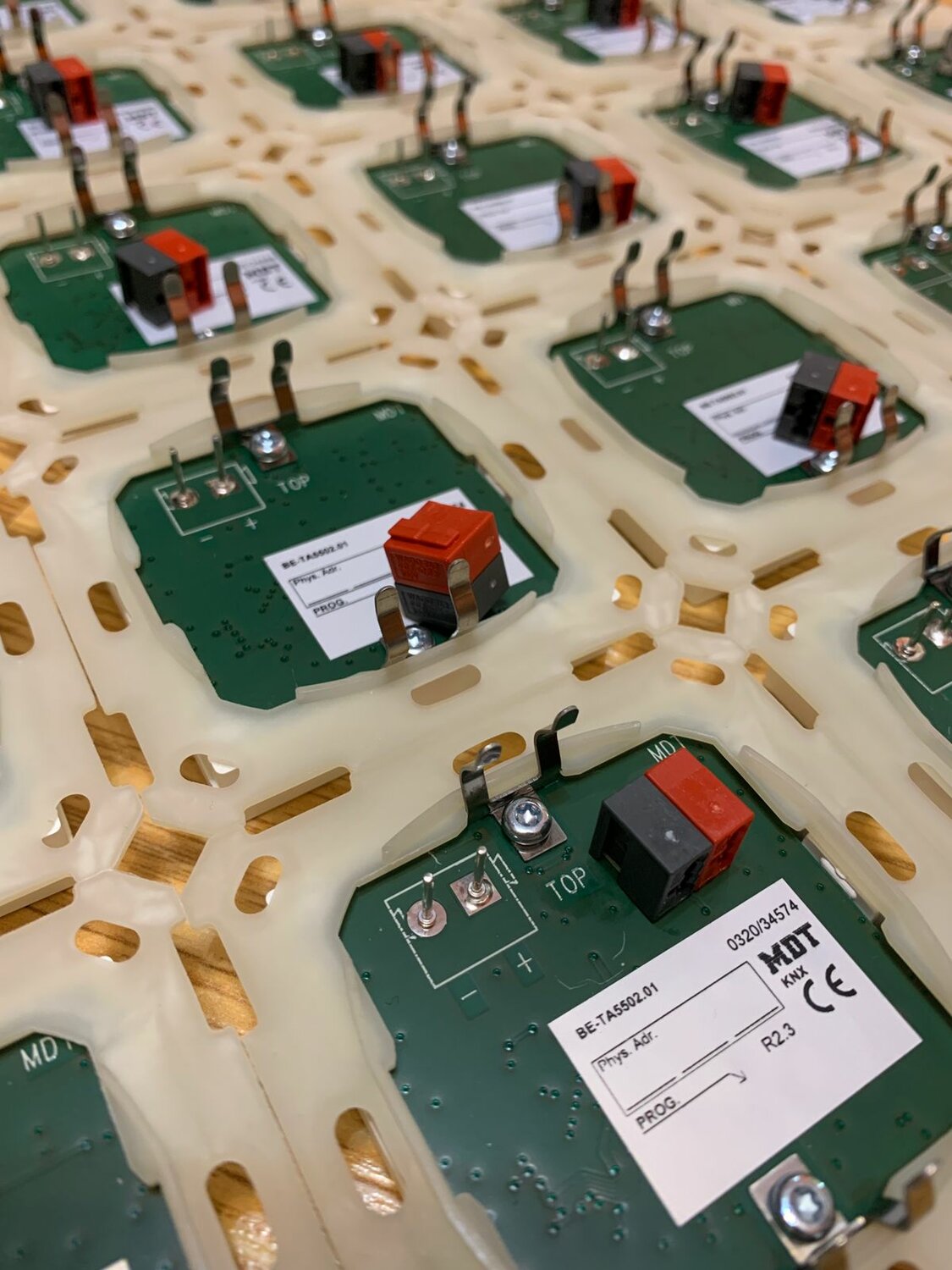 электроника, чип процессора, печатная плата, electronic components, electronic components are radio components