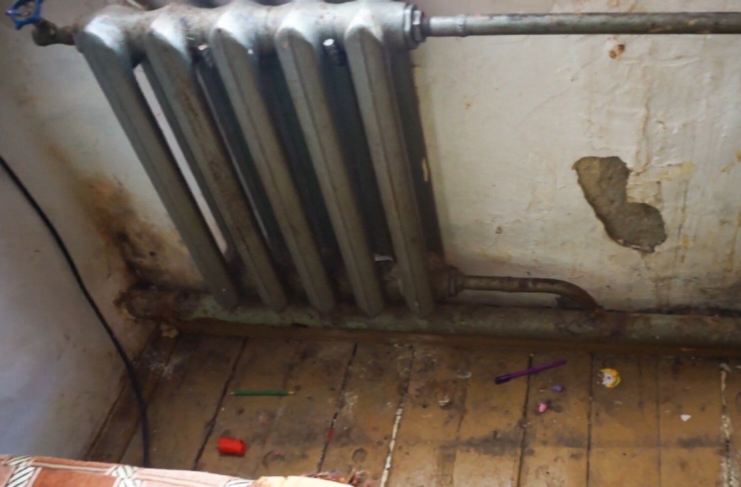 батареи, чугунные батареи, батарея отопления старая, батареи отопления, радиаторы отопления чугунные