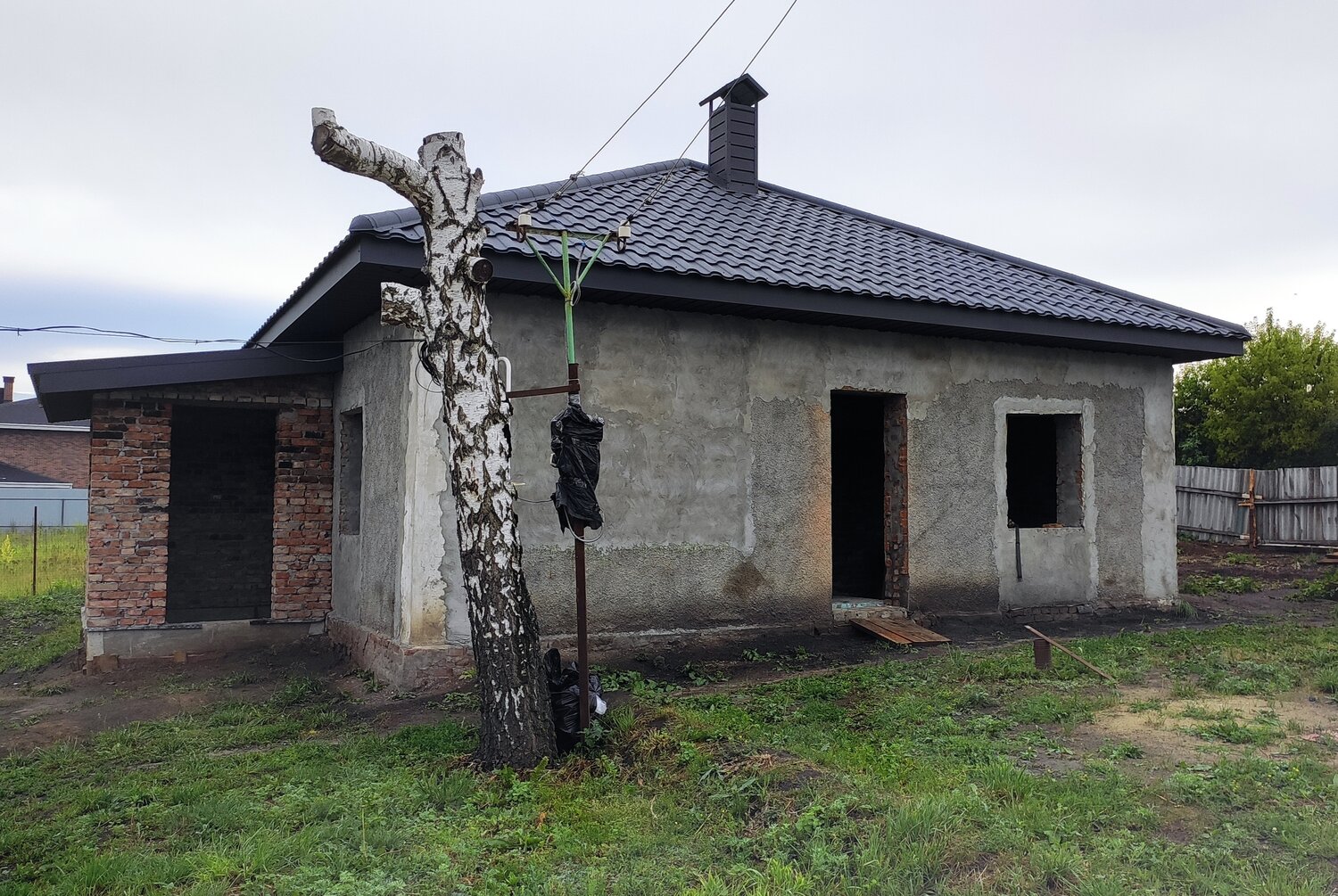 дом в, дом в селе, одноэтажный дом, загородный дом, одноэтажный блочный дом