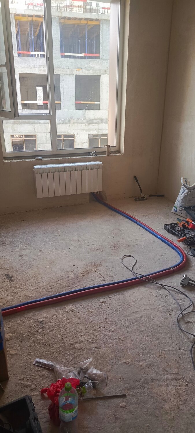 разводка труб отопления, разводка отопления, горизонтальная разводка отопления, отопление, батарея рехау для отопления