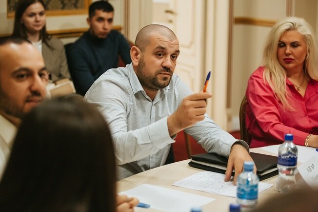 мужчина, депутат, агаджанян эдуард, игорь юрьевич николаев, маси найем