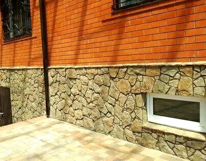 цокольный камень арбет, отделка цоколя камнем, отделка цоколя диким камнем, бут камень для облицовки цоколя, отделка фундамента камнем
