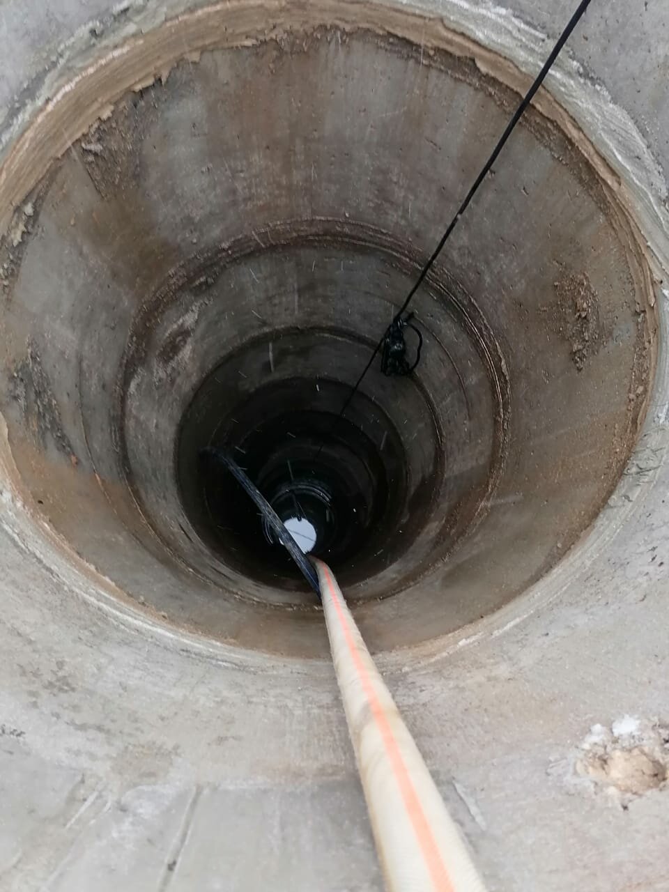 колодец, углубление колодца, колодец водоснабжения, дно колодца, чистка колодцев