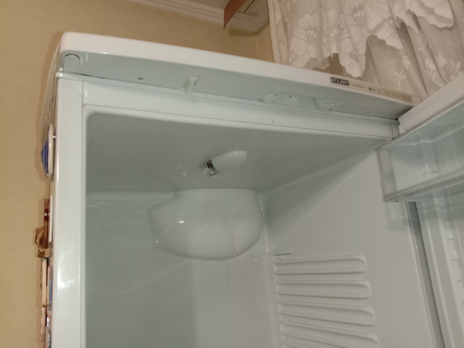 бытовая техника, бытовая техника холодильник, холодильник, техника, перевесить дверь холодильника атлант 2822-80