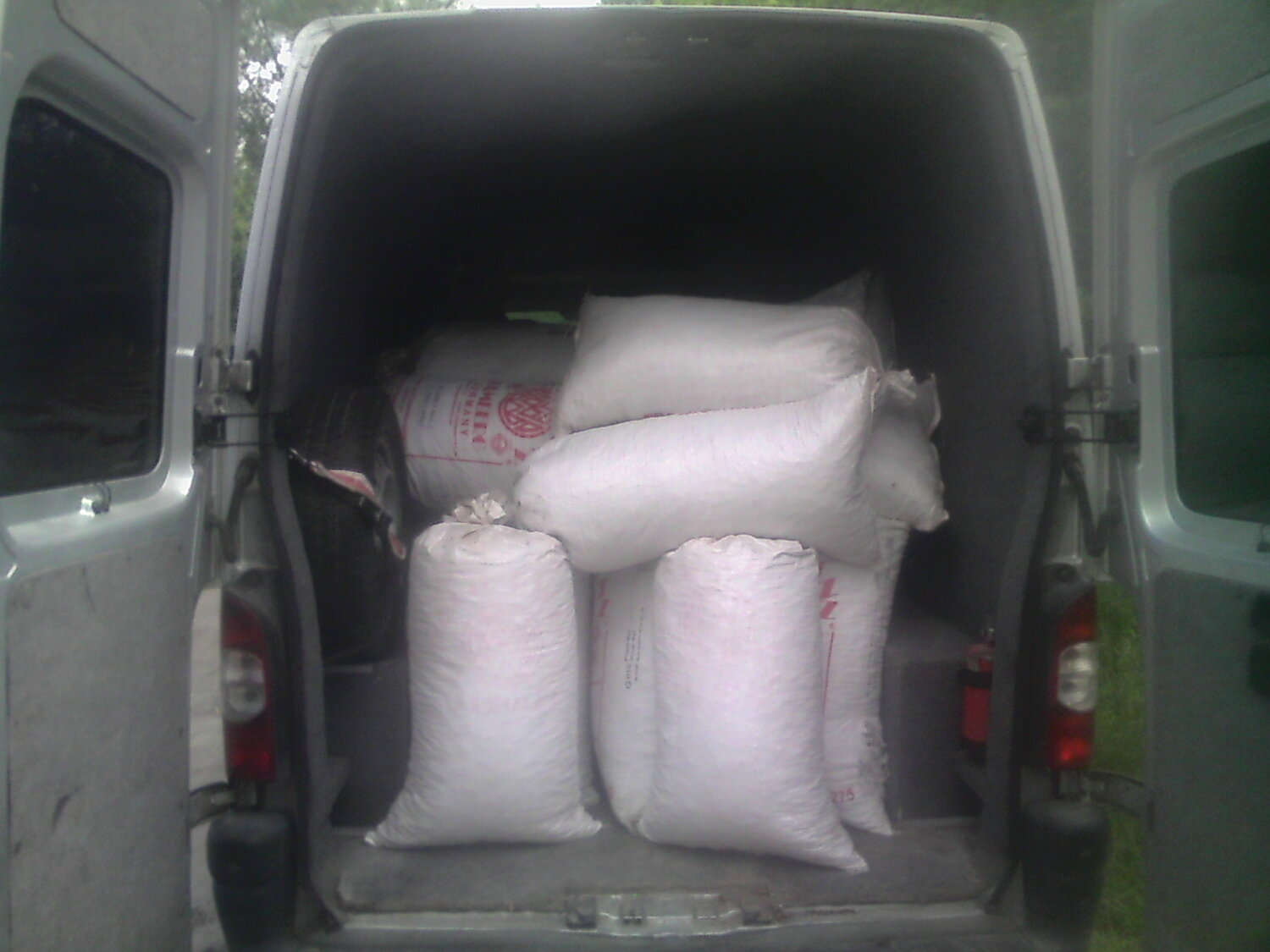 микроавтобус мешки, вещи в микроавтобус перевозка, керамзит, автомобиль, грузовая