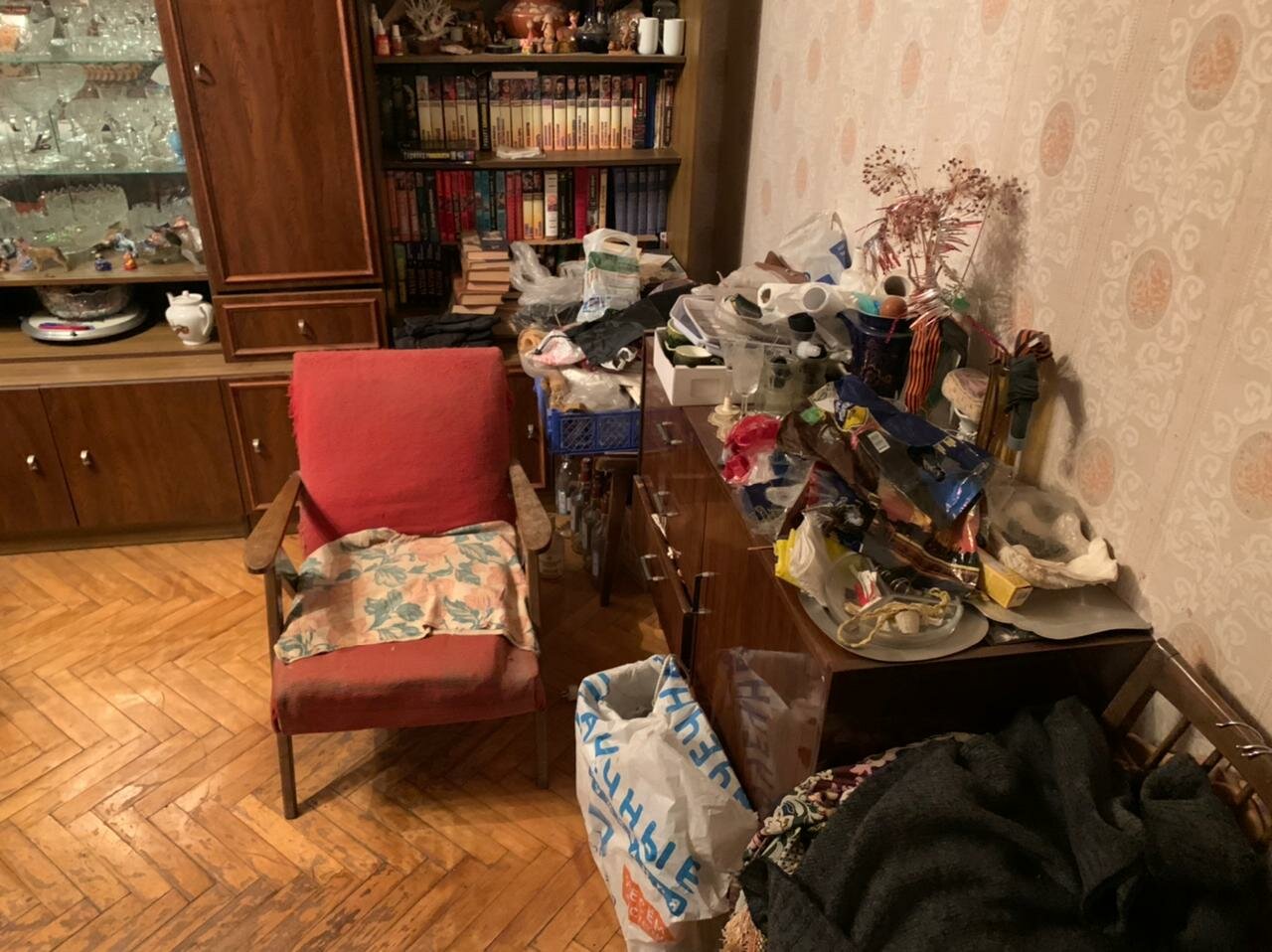 квартира, комната, старая грязная квартира, хлам в квартире, ненужный хлам в квартире
