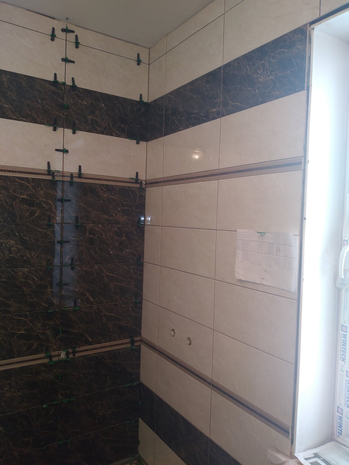 затирка для черной плитки в ванной, орск укладка кафеля латфидин, затирка для плитки в ванной, кафель в ванную комнату углы, укладка кафеля ангарск