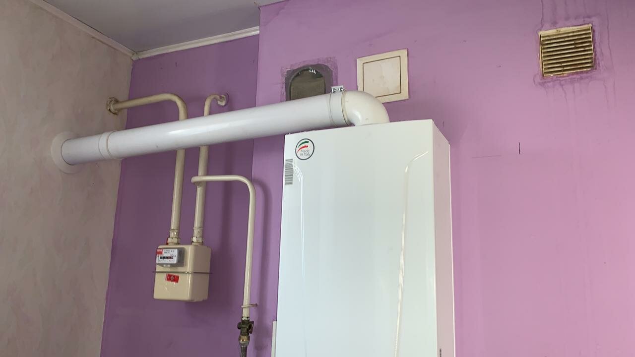 вытяжка для двухконтурного котла, принудительная вытяжка для газового котла, монтаж газового котла в квартире, газовый котел протерм монтаж дымохода, монтаж коаксиальный дымоход котла baxi