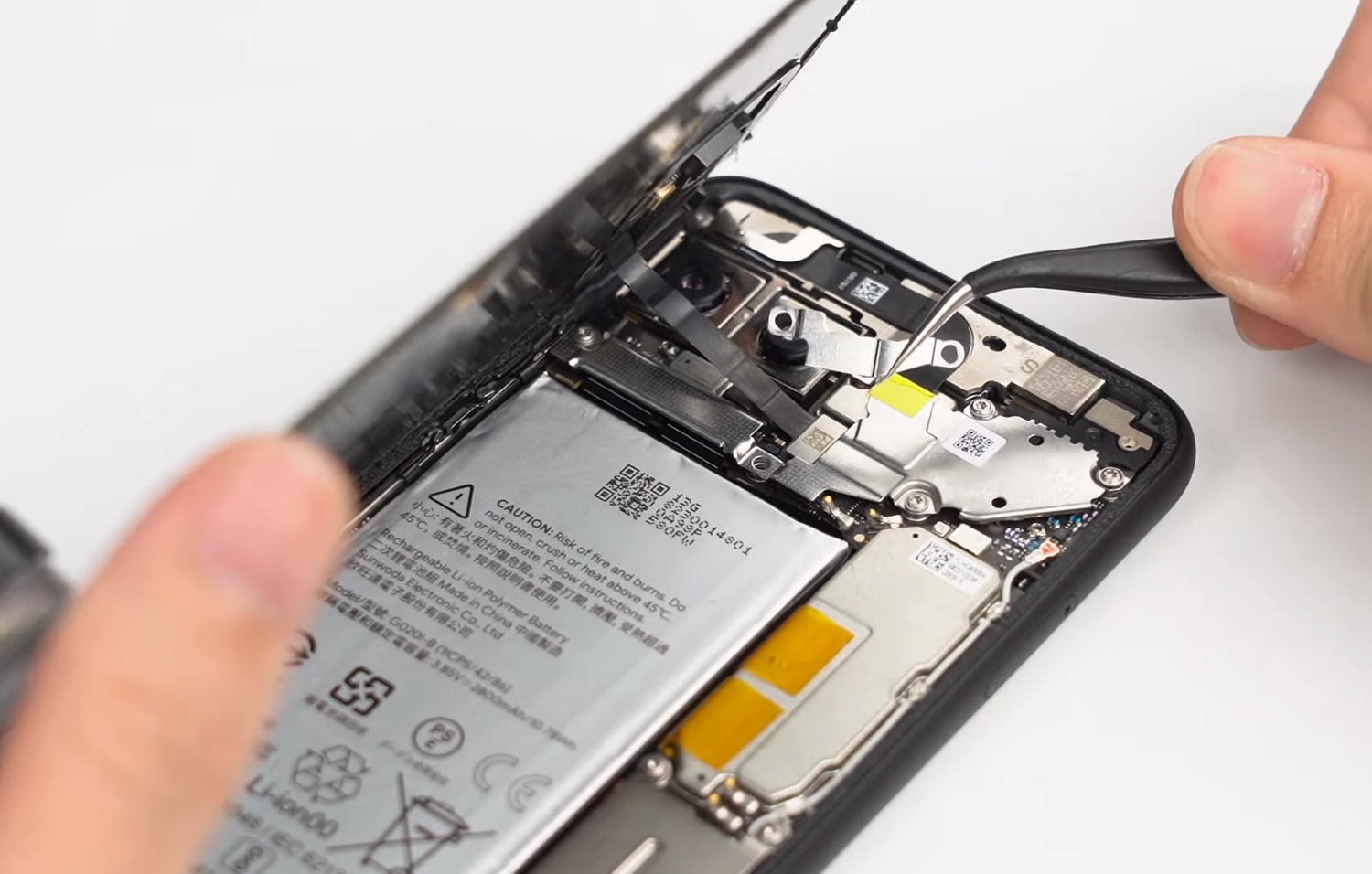 google pixel 4 teardown, смартфон, teardown, мобильный телефон, iphone xs аккумулятор
