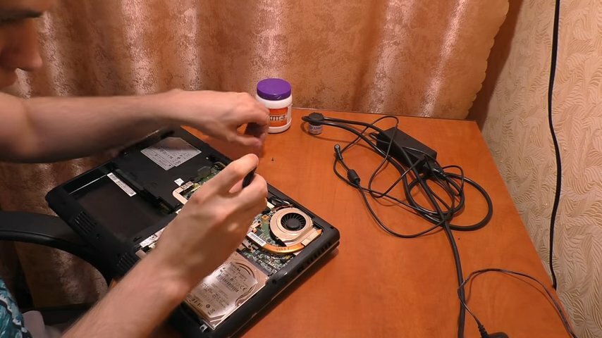 Чистка ноутбука и замена термопасты