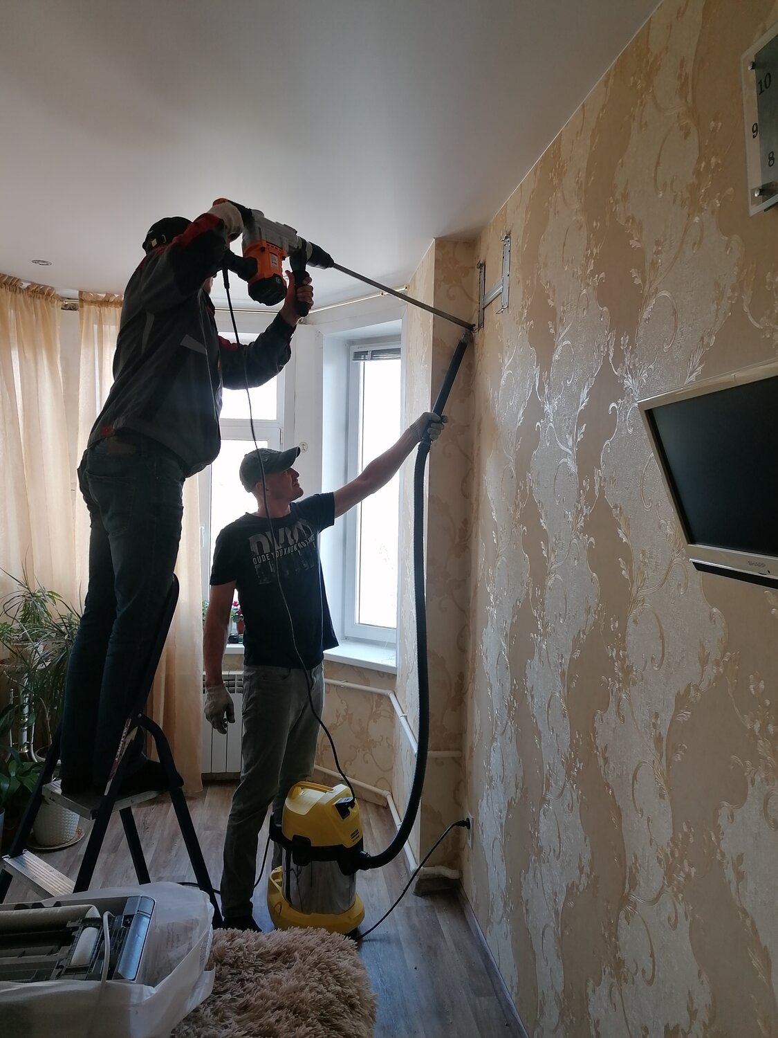 отделочники квартир, стен, ремонт, монтаж сплит системы перфоратор, монтаж сплит системы в квартире