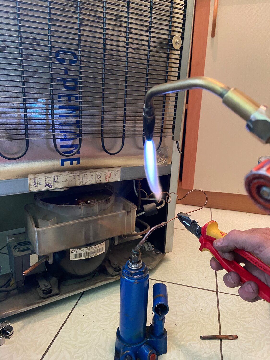 заправка холодильника фреоном, холодильник бош утечка фреона, заправка фреоном, бирюса 127 утечка фреона, palma h70 заправка фреоном