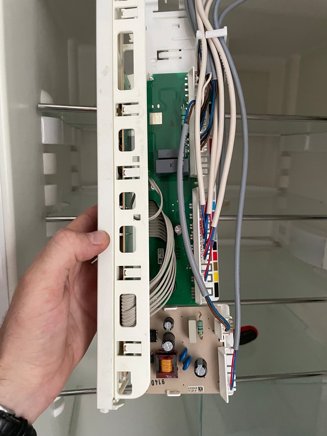 интернет кабель в щитке, прибор, электроника, блок управления холодильника aeg santo 3895, блок управления холодильника либхер cnes 38030