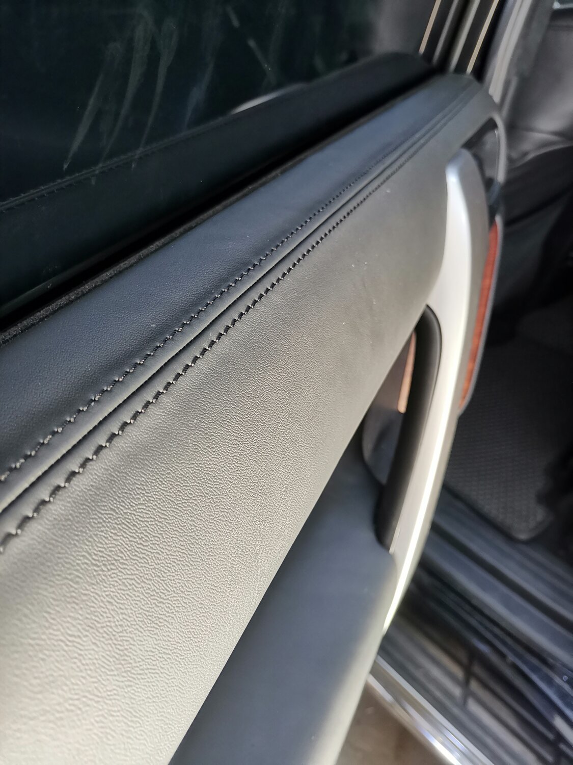 авто, автомобиль, перетяжка салона автомобиля, перетяжка салона октавия серая кожа, перешив карт дверей